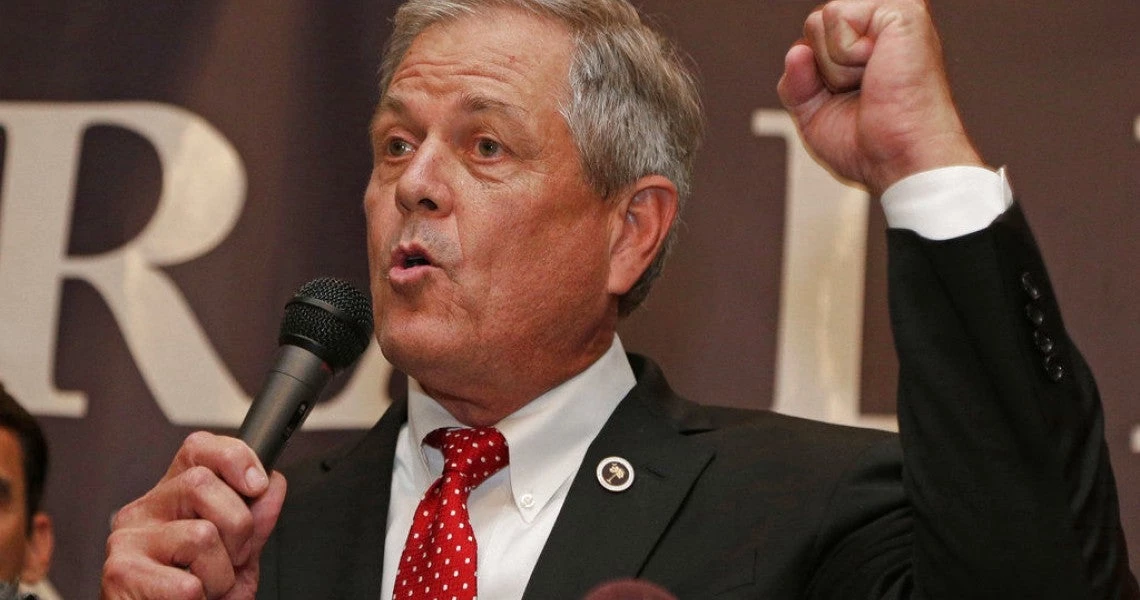 ΗΠΑ: Βουλευτής τράβηξε γεμάτο πιστόλι σε εκδήλωση για να δείξει ότι τα όπλα δεν είναι επικίνδυνα